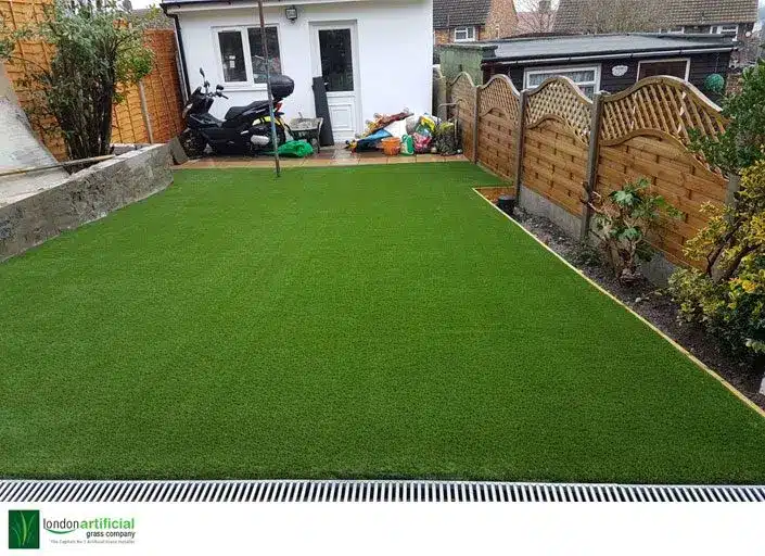 back-garden-artificial-grass-01-705x512.jpg